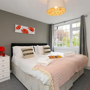 De Luxe Short Stays-middleton Nottingham